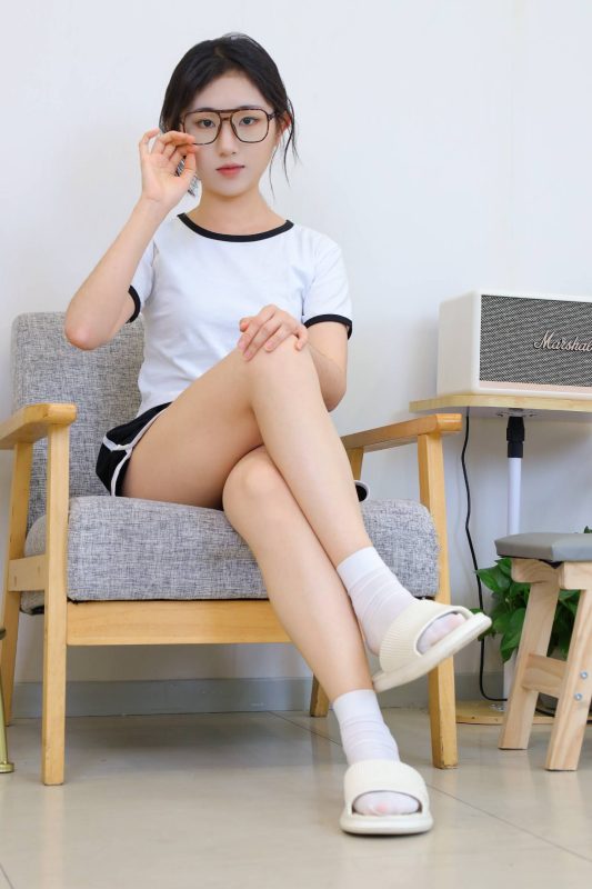 绮梦摄影 NO.317 月月 无印珍藏版 [306P-150P-2V-12.62G]-觅颜社