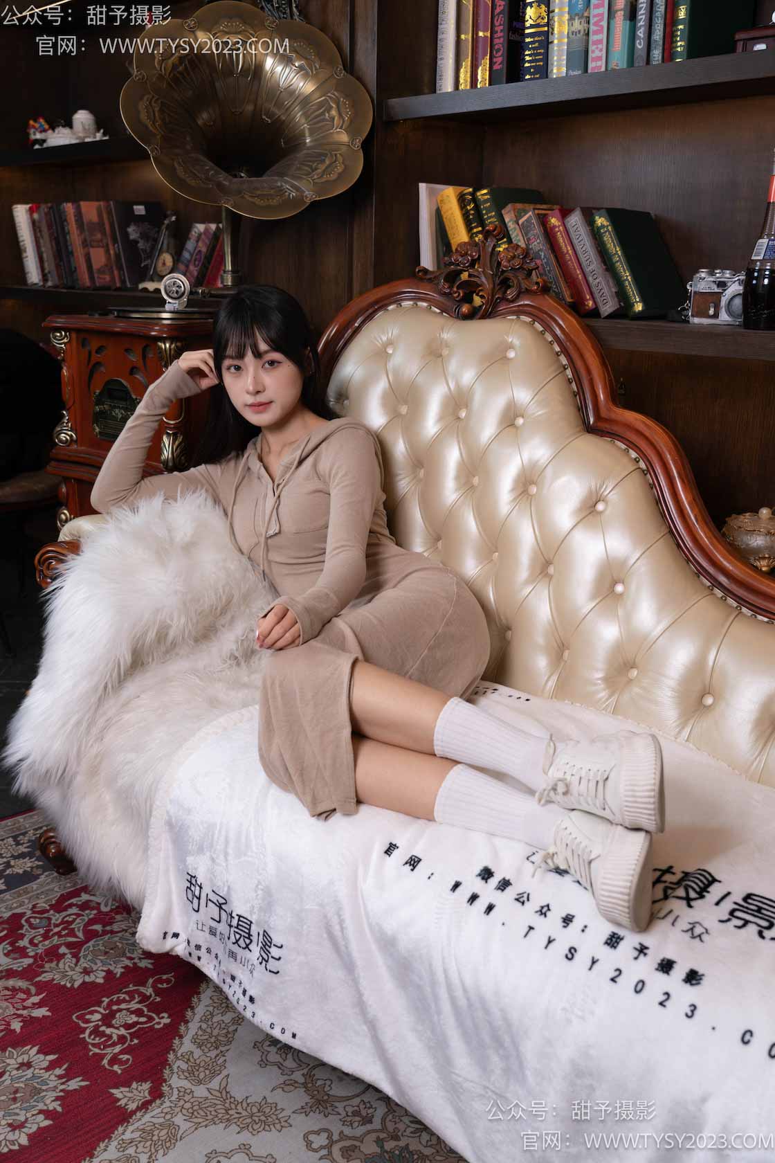 甜予摄影024期：小离-板鞋、白棉袜、裸足-觅颜社