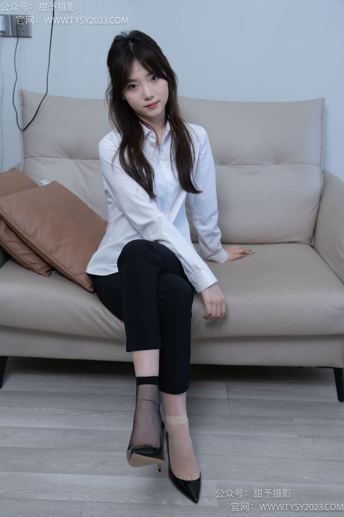 图片[2]-甜予摄影059期：璇璇-OL制服、高跟鞋、薄绿丝（脚尖加固款）、短肉丝短黑丝（均为脚尖加固款）、裸足-觅颜社