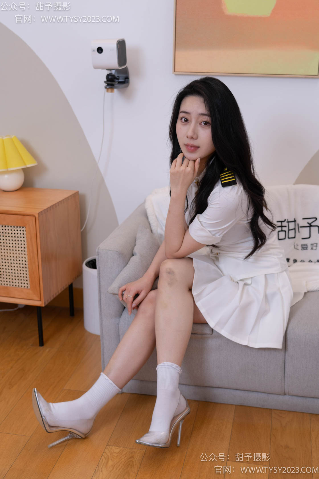 图片[3]-甜予摄影057期：鱼鱼-制服、透明高跟鞋、自然穿脏白棉袜、裸足、甜予摄影作品-觅颜社