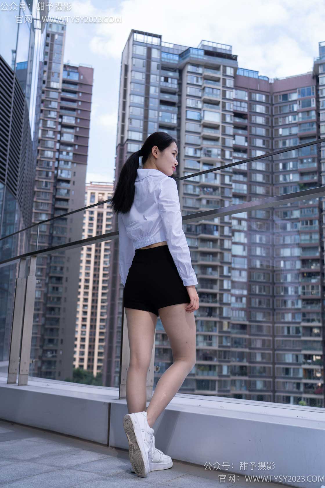 图片[4]-甜予摄影063期：思思-板鞋、油亮灰丝（脚尖透明款）-觅颜社