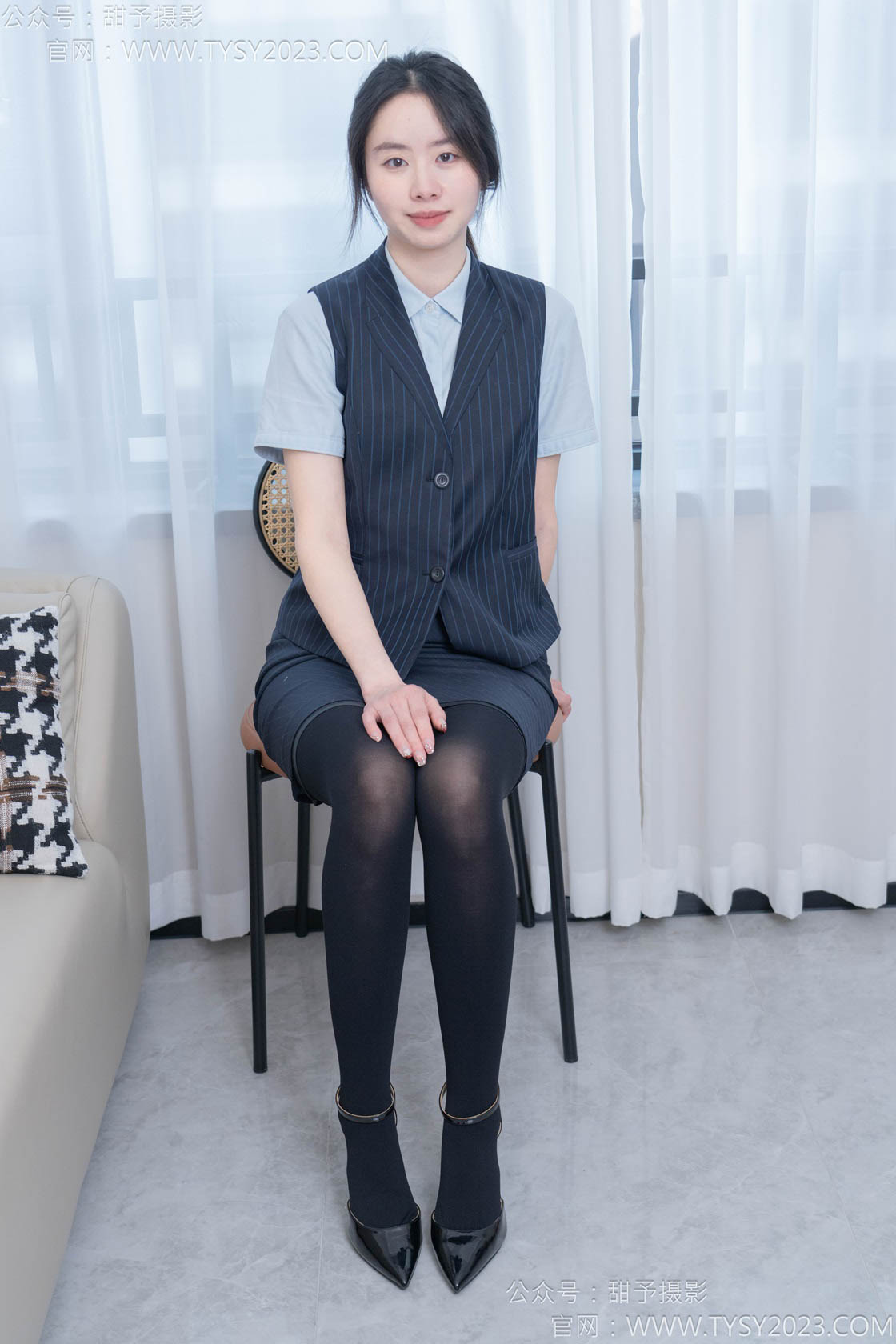 甜予摄影187期：知知-高跟鞋、厚黑丝-觅颜社