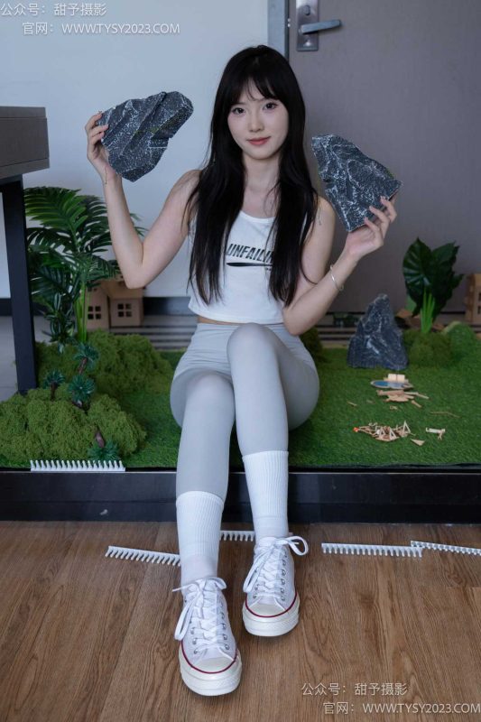 甜予摄影104期：璇璇-帆布鞋、白棉袜、裸足、小人国剧情-觅颜社