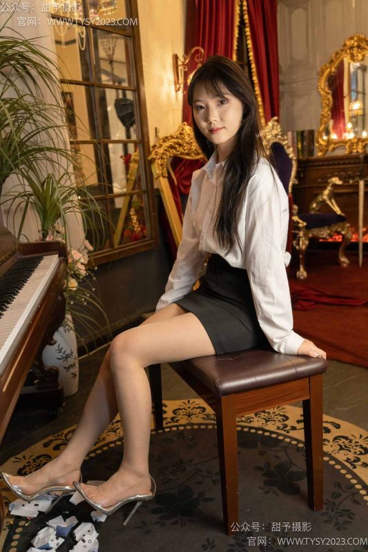 甜予摄影107期：璇璇-高跟鞋、拖鞋、薄肉丝（脚尖透明款）、薄黑丝（脚尖加固款）、踩小房子的剧情-觅颜社