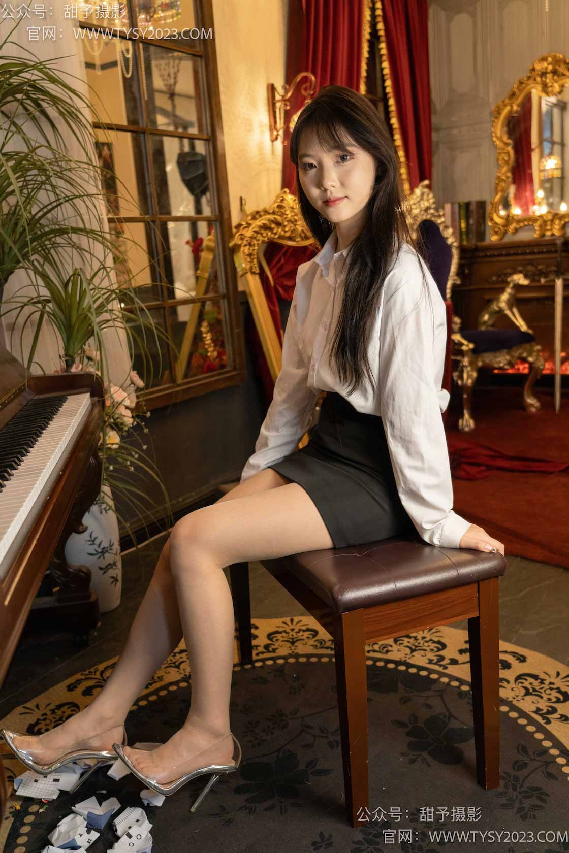 甜予摄影107期：璇璇-高跟鞋、拖鞋、薄肉丝（脚尖透明款）、薄黑丝（脚尖加固款）、踩小房子的剧情-觅颜社