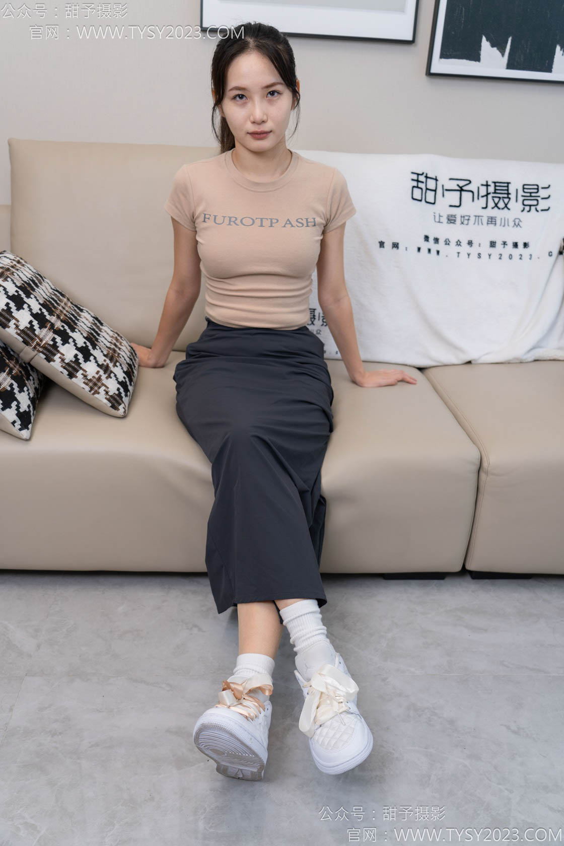 甜予摄影114期：思思-板鞋、白棉袜 、肉丝（脚尖微加固款）-觅颜社