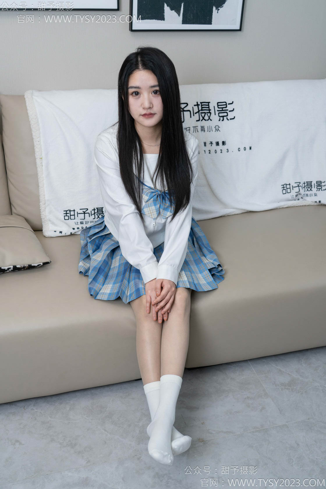 甜予摄影154期：澜澜-帆布鞋、白棉袜、薄灰丝（脚尖加固）、跺脚抖腿剧情-觅颜社