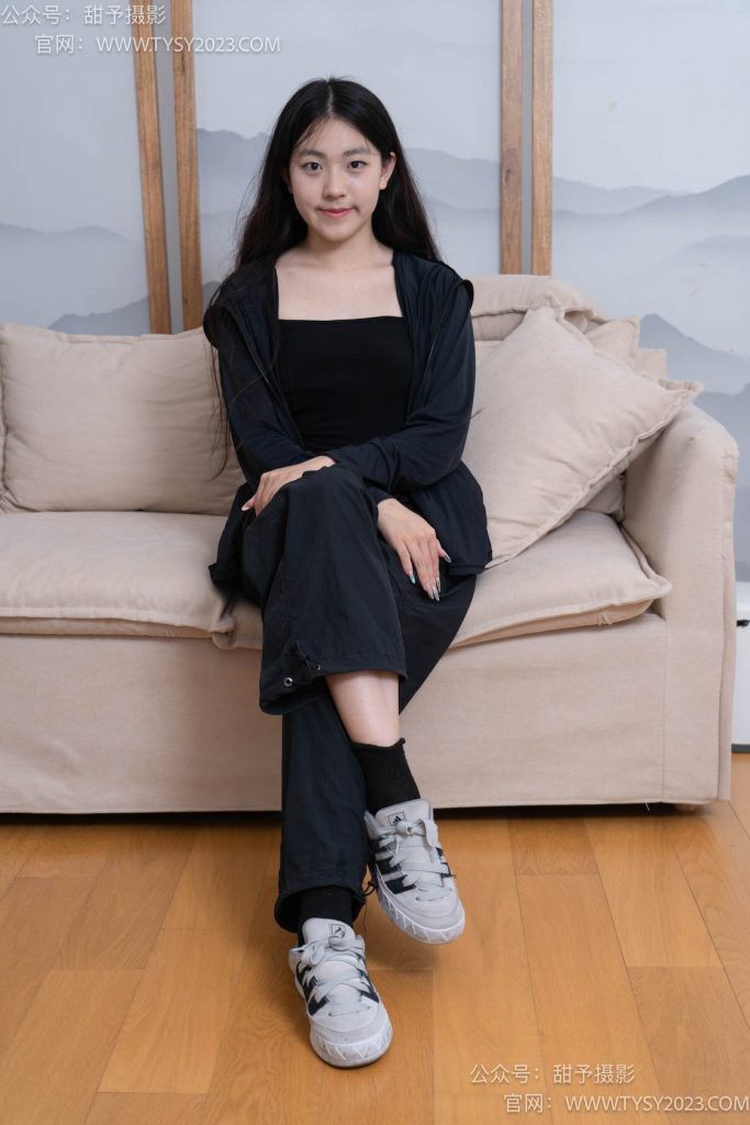 图片[2]-甜予摄影103期：小云-板鞋、黑棉袜、裸足、剪指甲泡脚剧情-觅颜社