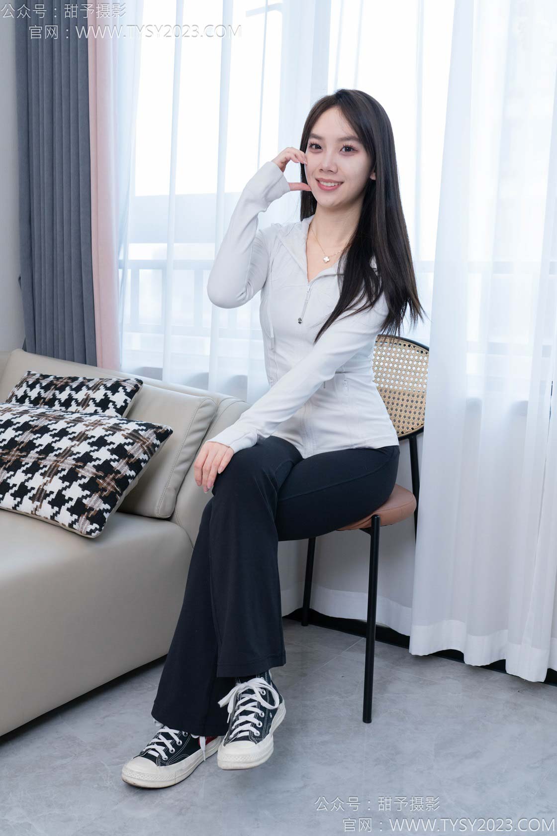 图片[2]-甜予摄影169期：贝壳-帆布鞋、白棉袜、裸足-觅颜社