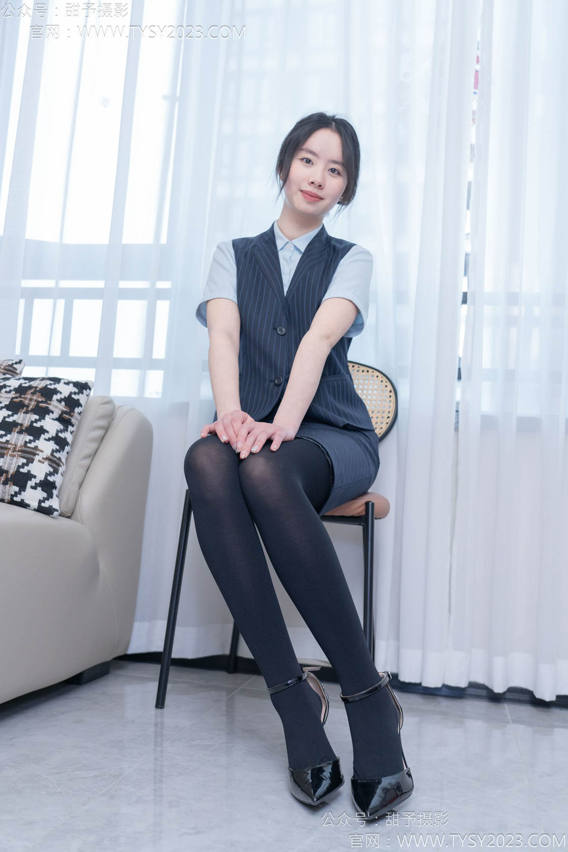 图片[3]-甜予摄影187期：知知-高跟鞋、厚黑丝-觅颜社
