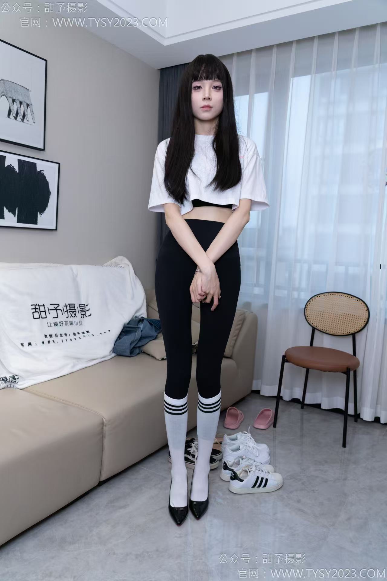 图片[3]-甜予摄影179期：珞珞-高跟鞋2双（黑色、透明）、板鞋3双、人字拖、白棉袜5双（小腿袜、大腿袜、长袜2双、短袜）-觅颜社