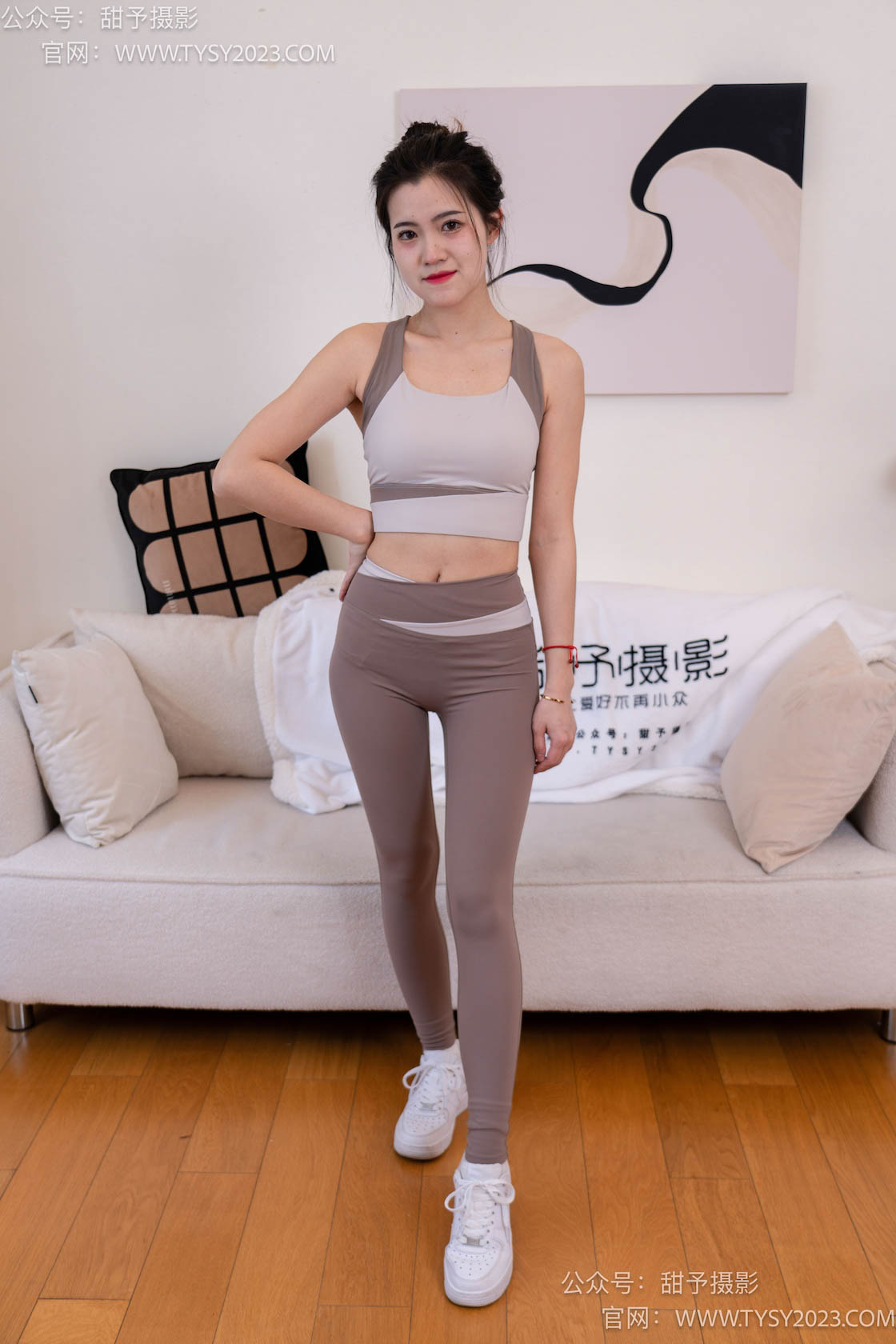 图片[4]-甜予摄影084期：小粥-瑜伽裤、板鞋、白棉袜、裸足-觅颜社