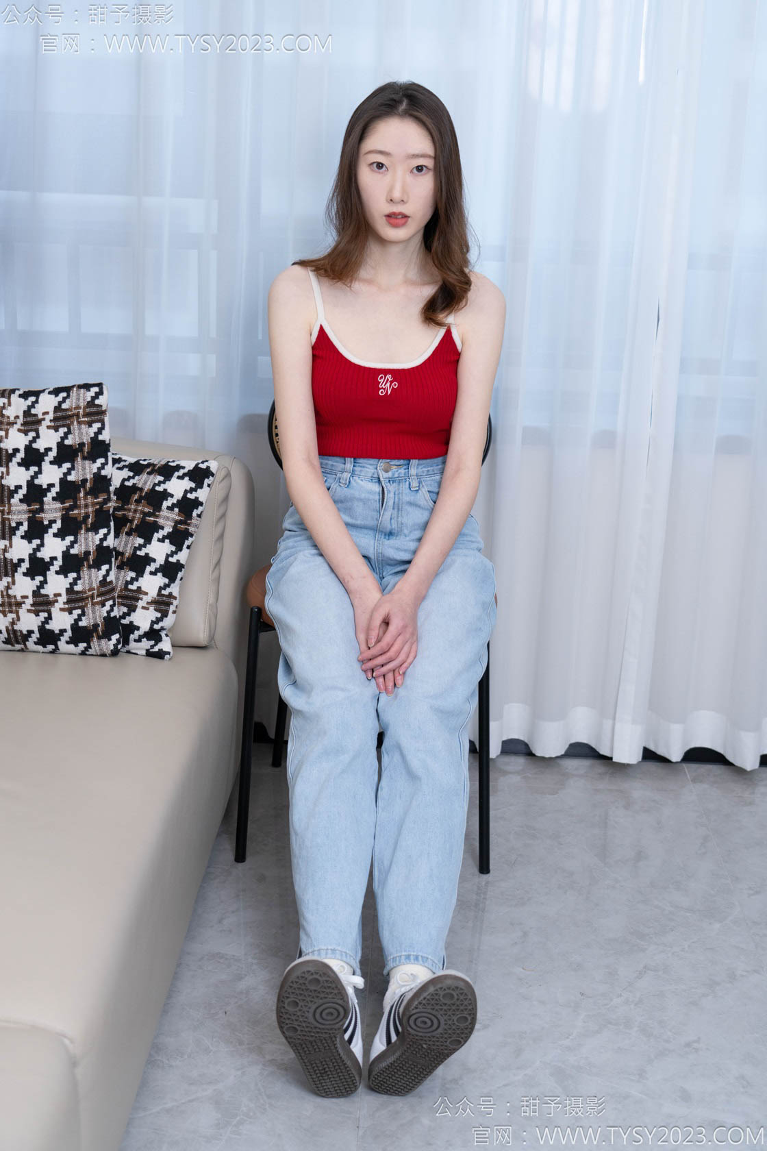 图片[4]-甜予摄影160期：番茄-板鞋、印花棉袜、裸足-觅颜社