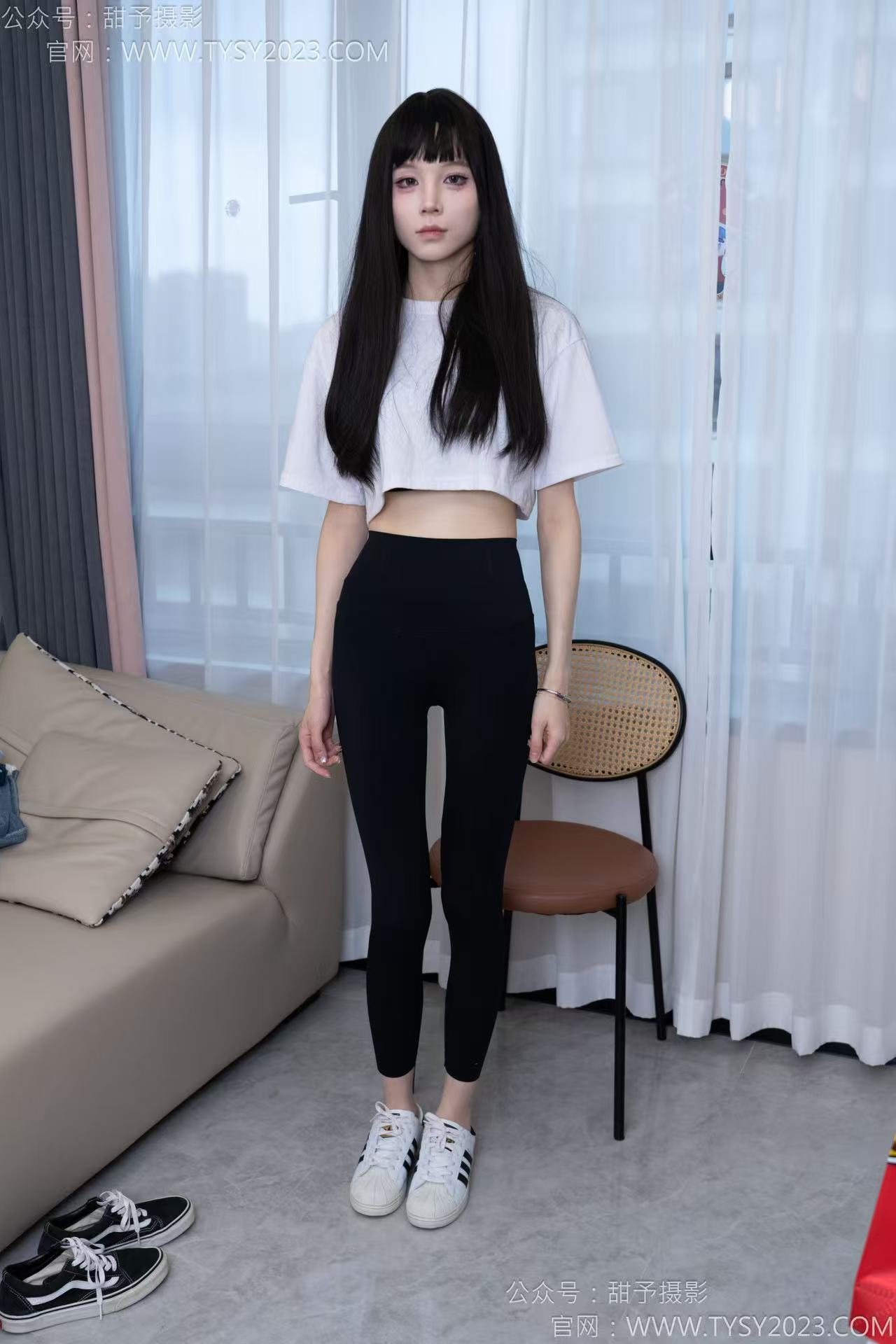 图片[4]-甜予摄影179期：珞珞-高跟鞋2双（黑色、透明）、板鞋3双、人字拖、白棉袜5双（小腿袜、大腿袜、长袜2双、短袜）-觅颜社