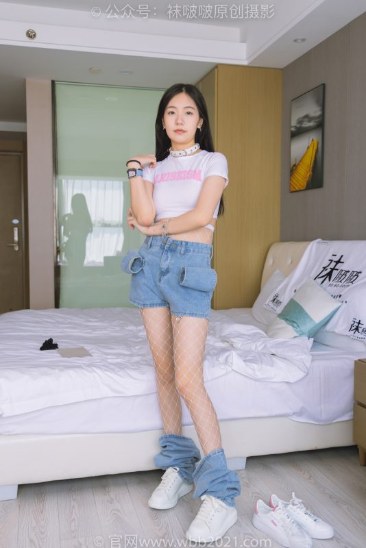 袜啵啵552期：小甜豆-两双板鞋、黑色网袜、白色网袜、裤里丝-觅颜社