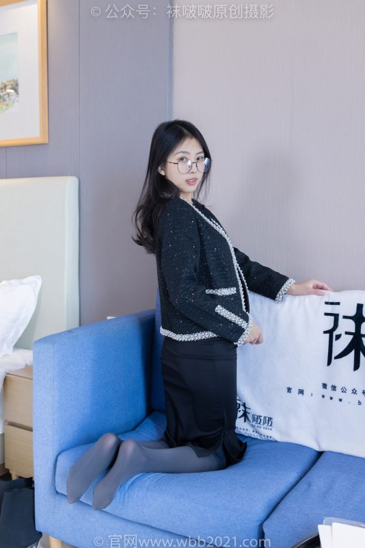 袜啵啵378期：奶油-短靴、运动鞋、厚黑丝、厚灰丝、老头乐挠脚剧情（仅花絮版）-觅颜社