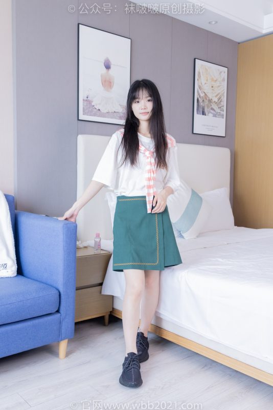 袜啵啵394期：甜甜圈-运动鞋、白船袜、裸足、裸足涂抹精油玩鞋子剧情-觅颜社