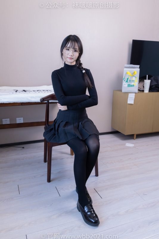 袜啵啵523期：甜甜圈-皮鞋、厚黑丝-觅颜社