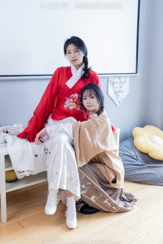 袜啵啵400期：奶油甜甜圈-两双高跟鞋、白棉袜、肉丝（脚尖加固款）、 棉袜丝袜脚对脚，斗脚剧情（仅花絮剧情版）、古装-觅颜社