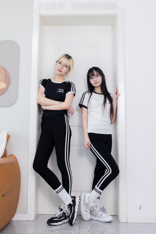 袜啵啵555期：小甜豆甜甜圈-板鞋、运动鞋、长白棉袜、裸足、互相用手和羽毛挠脚剧情-觅颜社