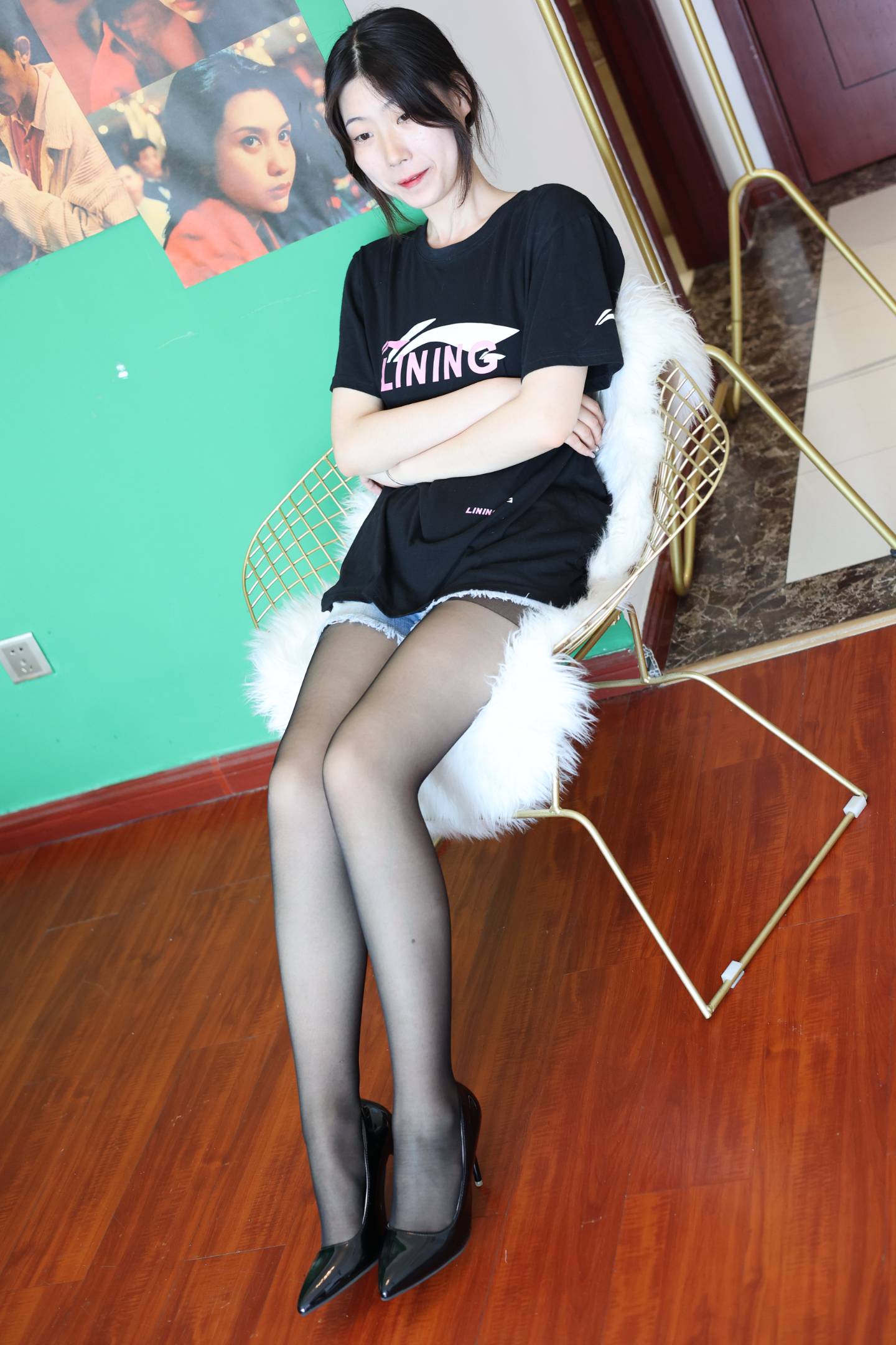 图片[2]-三禾摄影 NO.017 牛仔短裤 黑丝 高跟