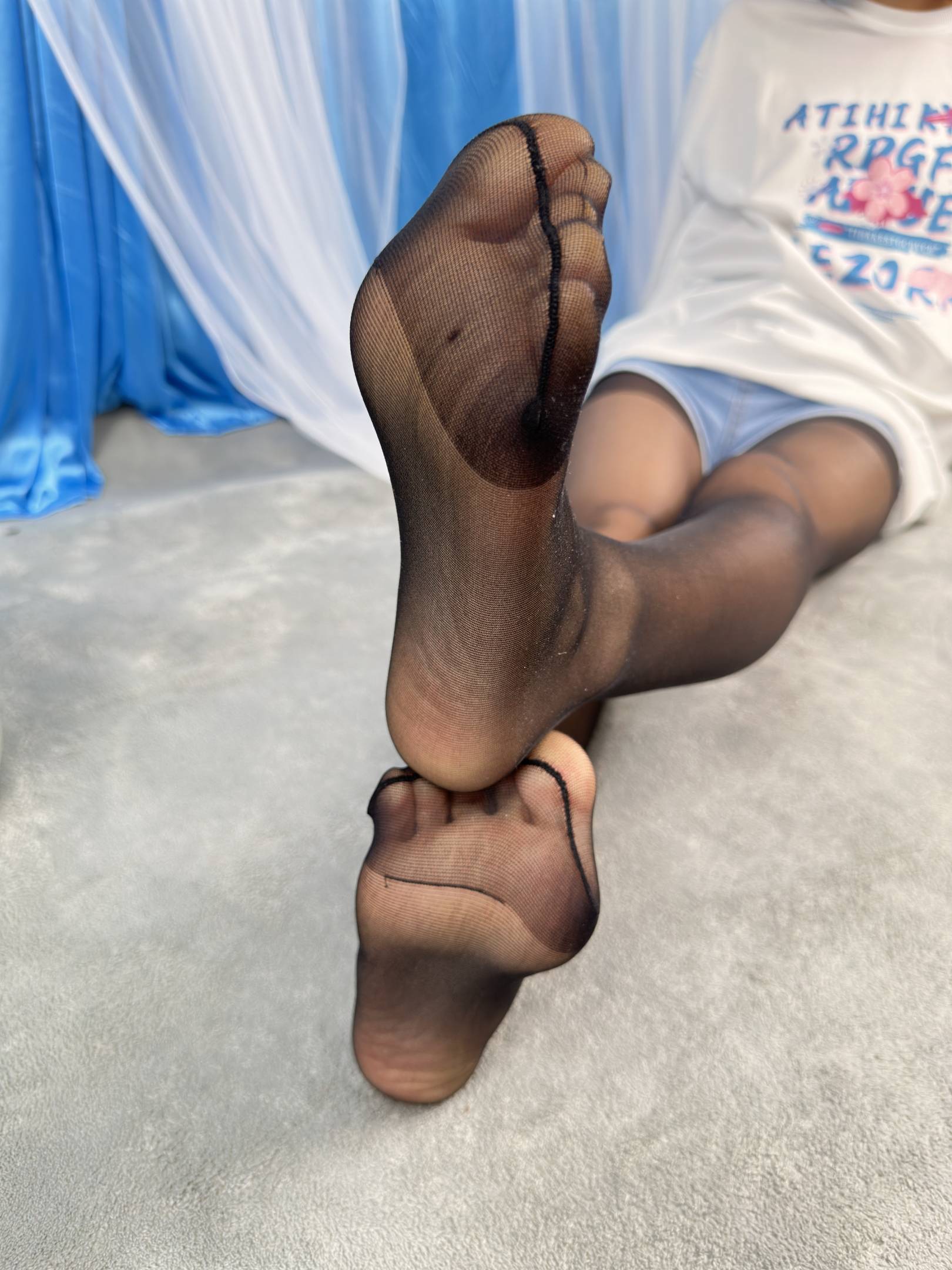 图片[4]-三禾摄影 NO.040 卫衣 休闲短裤 黑丝