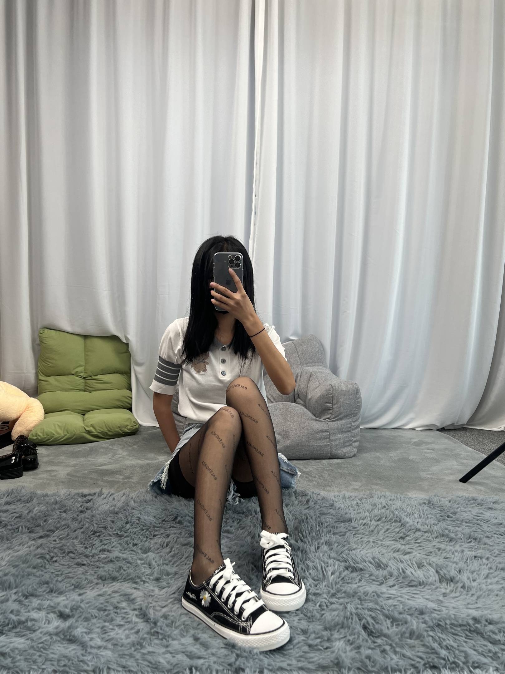 图片[2]-三禾摄影 NO.061 字母黑丝 帆布鞋