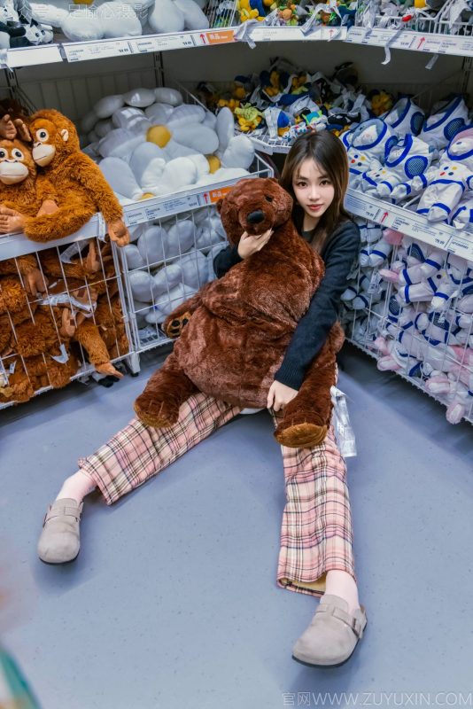 足愉心 NO.032 软软（黄色格子长裤、毛绒拖鞋、粉色棉袜、裸足） [120P-2V-11.4G]-觅颜社