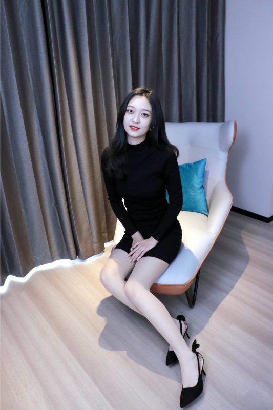 初夏女神 NO.020 依依 黑色瘦身衣搭配37码高跟鞋[111P-1V-5.17GB]-觅颜社