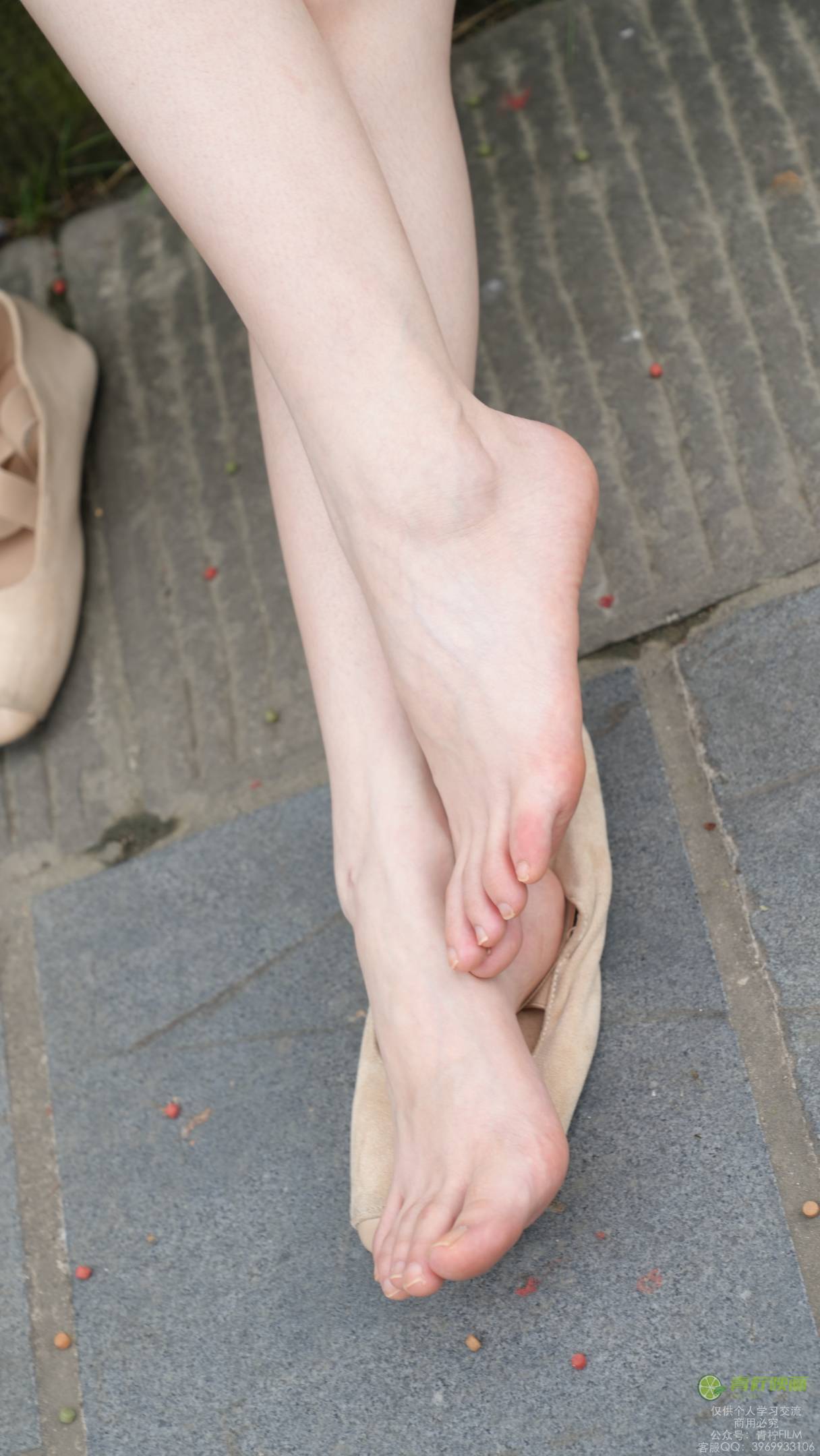 图片[4]-青柠映画 NO.076 小小 喂鸽子