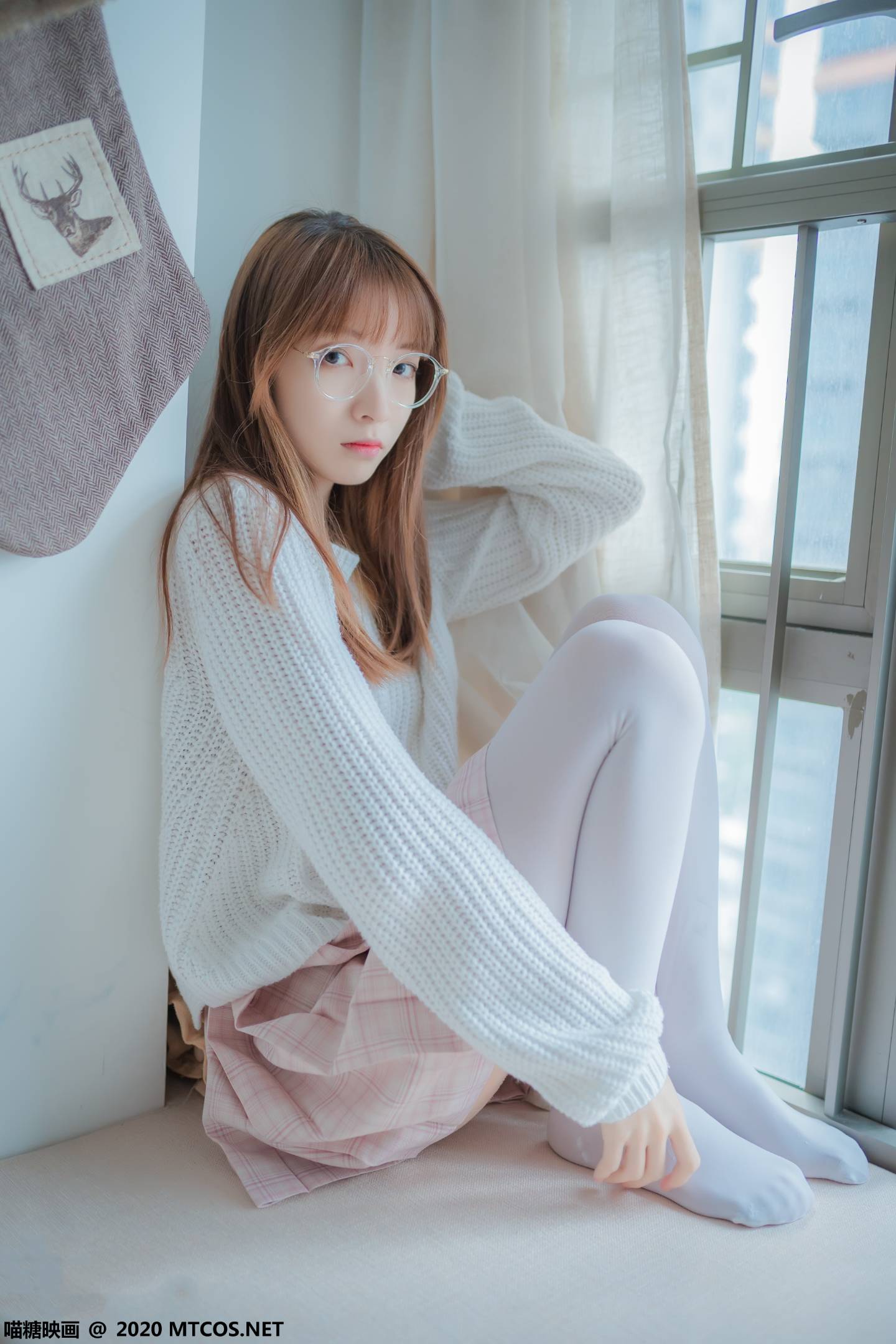 图片[3]-喵糖映画 VOL.077 粉格裙的眼镜娘