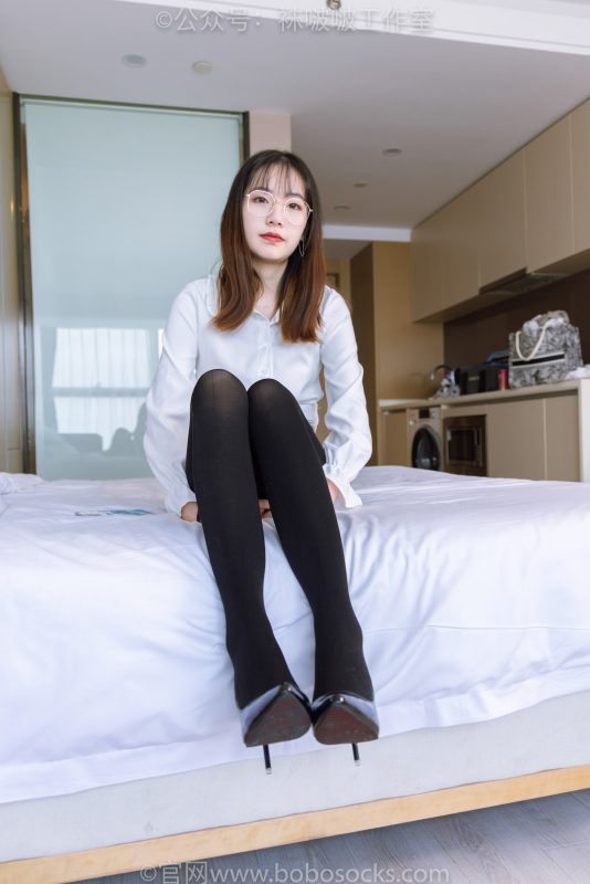 袜啵啵090期：小甜豆-高跟鞋、厚黑丝-觅颜社