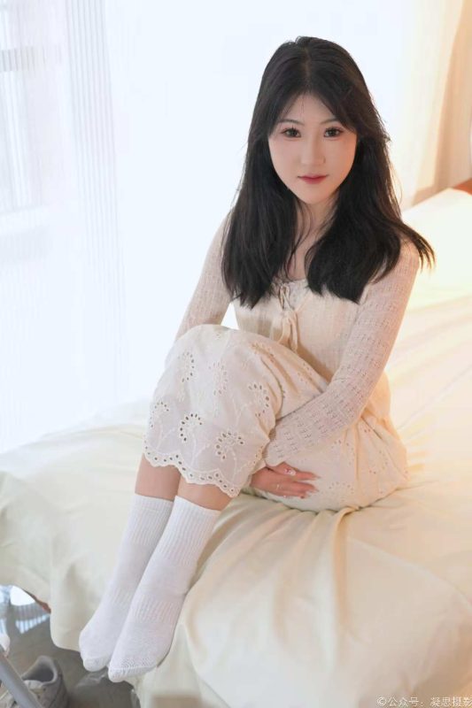 凝思摄影 NO.005 琦琦-连衣裙、短白袜、平底鞋 [134P-1V-3.29GB]-觅颜社