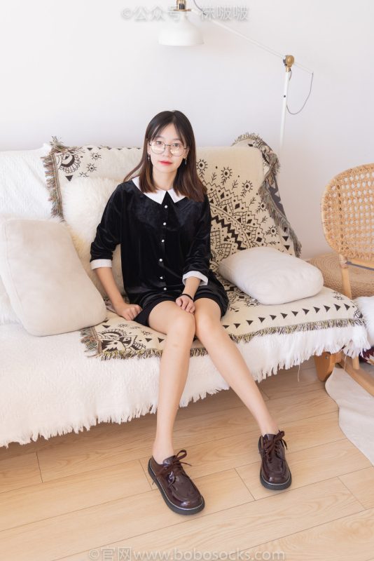 袜啵啵053期：小甜豆-皮鞋、厚黑丝、黑色蕾丝船袜-觅颜社