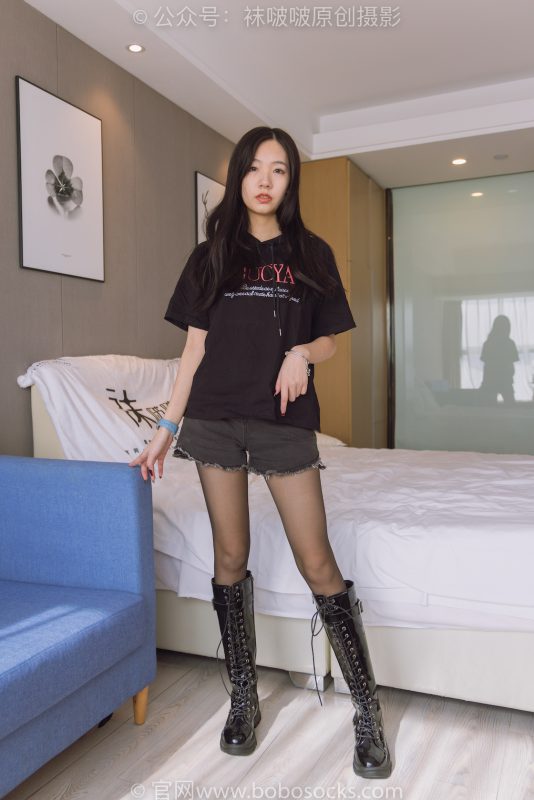 袜啵啵203期：小甜豆-三双靴子（黑色马丁靴、黑色骑士靴、白色高跟靴）、黑丝（脚尖微加固款）、网袜-觅颜社