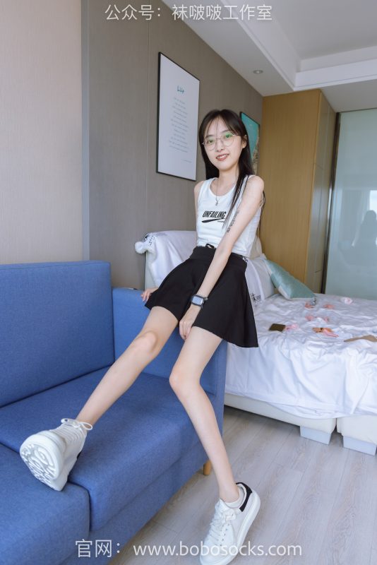 袜啵啵127期：稚予-麦昆板鞋、两双自然穿旧棉袜、裸足-觅颜社