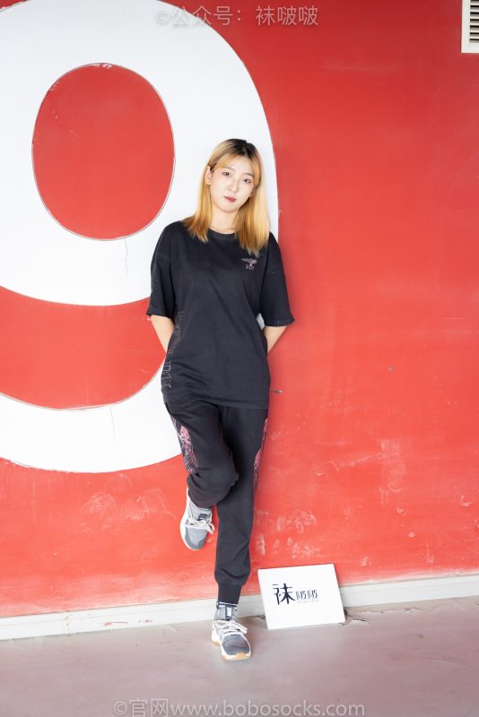 袜啵啵018期：木木-运动鞋、白棉袜、裸足-觅颜社