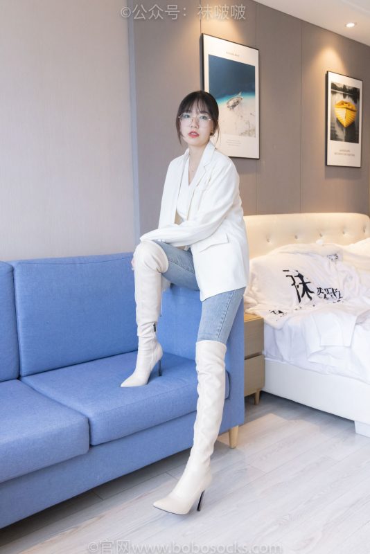 袜啵啵050期：小甜豆-高跟长靴、白棉袜（长度到脚踝上面一点）、裸足-觅颜社