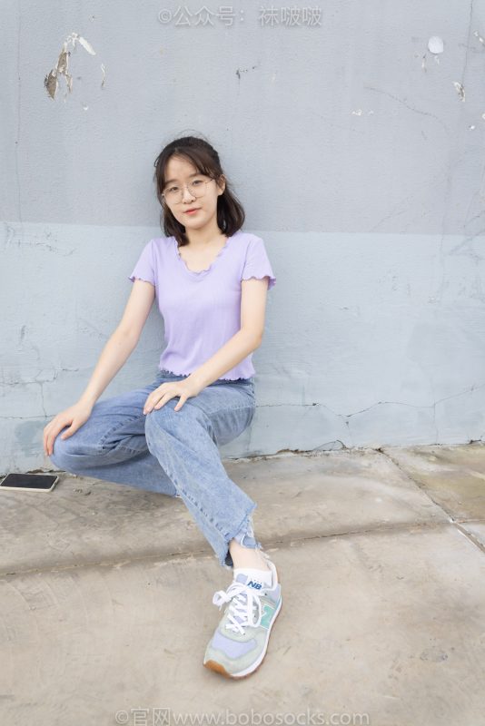 袜啵啵020期：熊熊-NB运动鞋、蓝色短棉袜（踩脏）、裸足（超级好看呀）-觅颜社