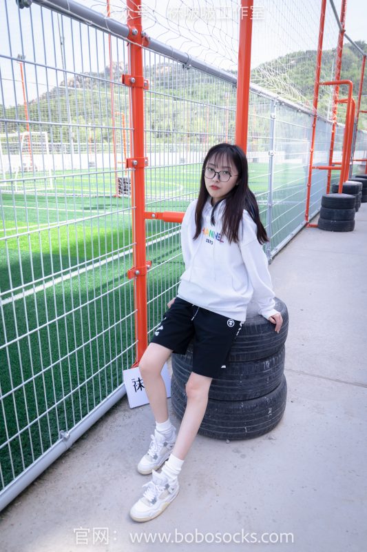 袜啵啵103期：稚予-AJ篮球鞋、白棉袜、裸足-觅颜社