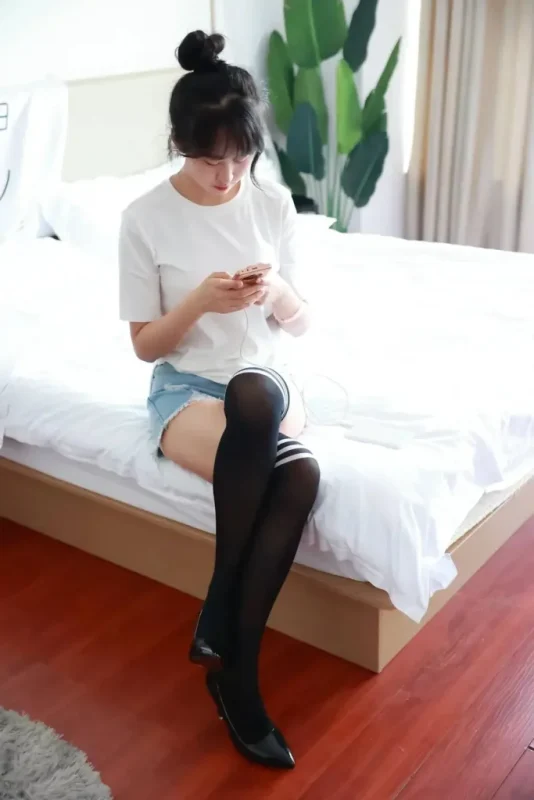 三禾摄影 NO.011 牛仔热裤 高跟 过膝袜 [227P-1.1GB]-觅颜社