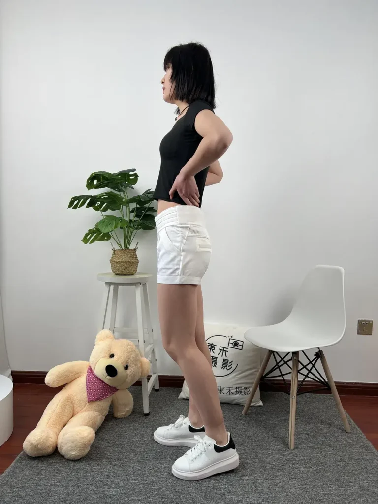 图片[2]-三禾摄影 NO.038 休闲短裤 棉袜 小白鞋